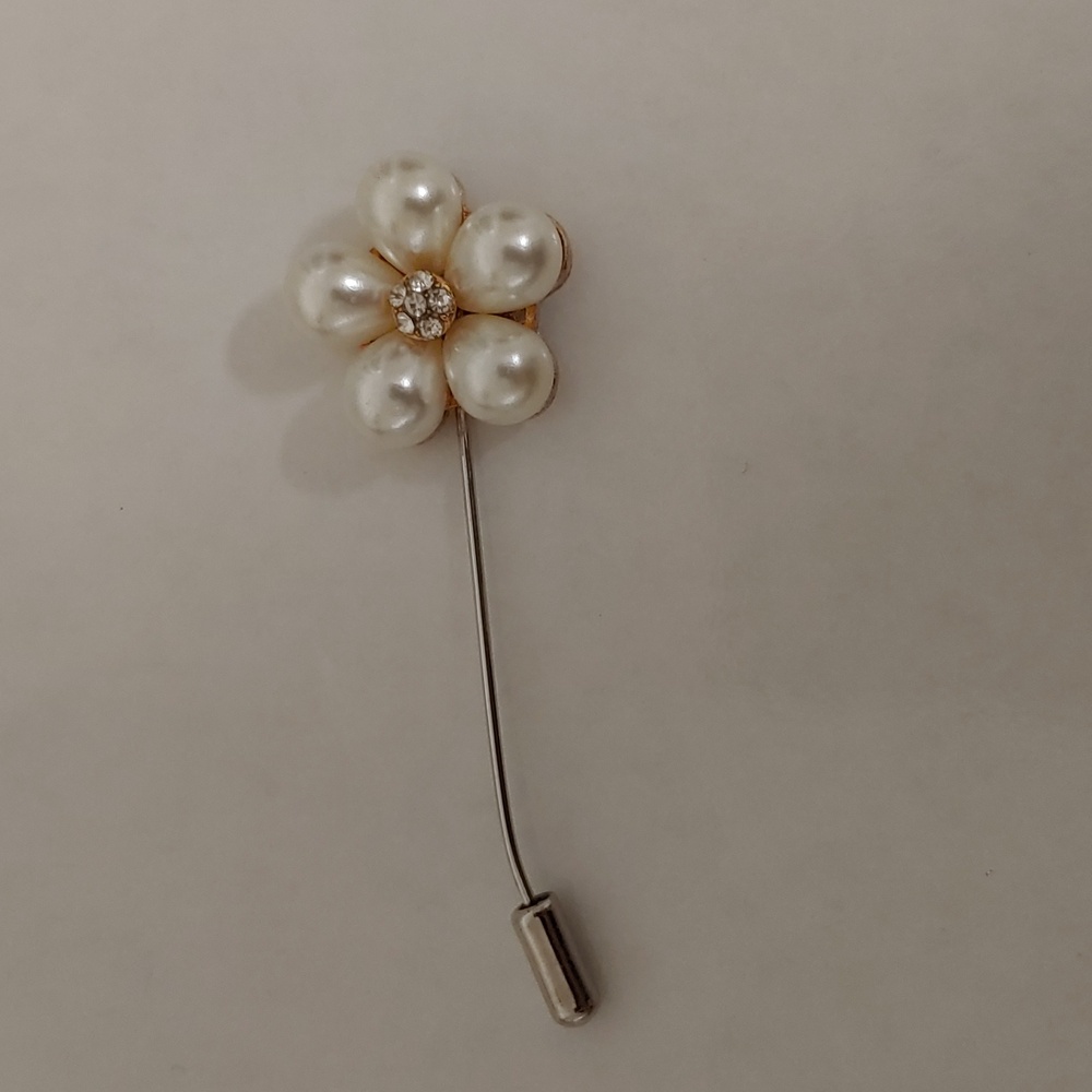 Pearl flower pin